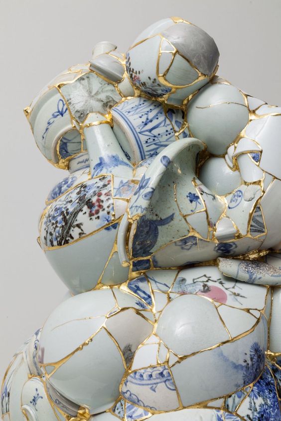 Kintsugi: Repairing broken pottery with metallic&nbsp;lacquer